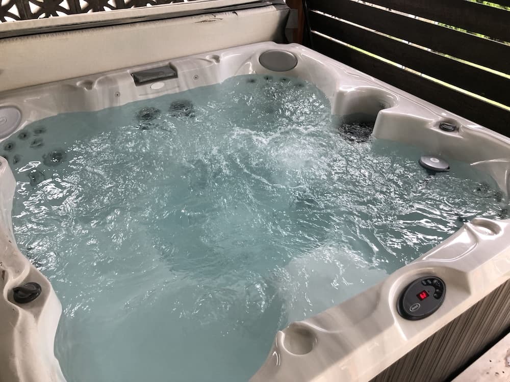Jetted tub