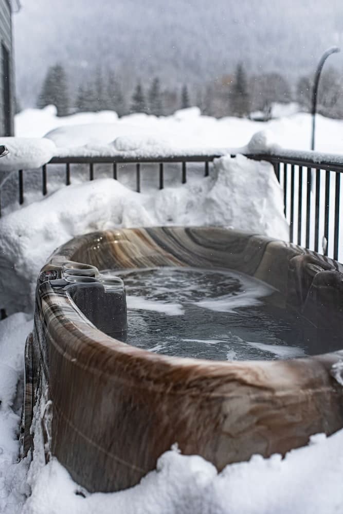Private spa tub