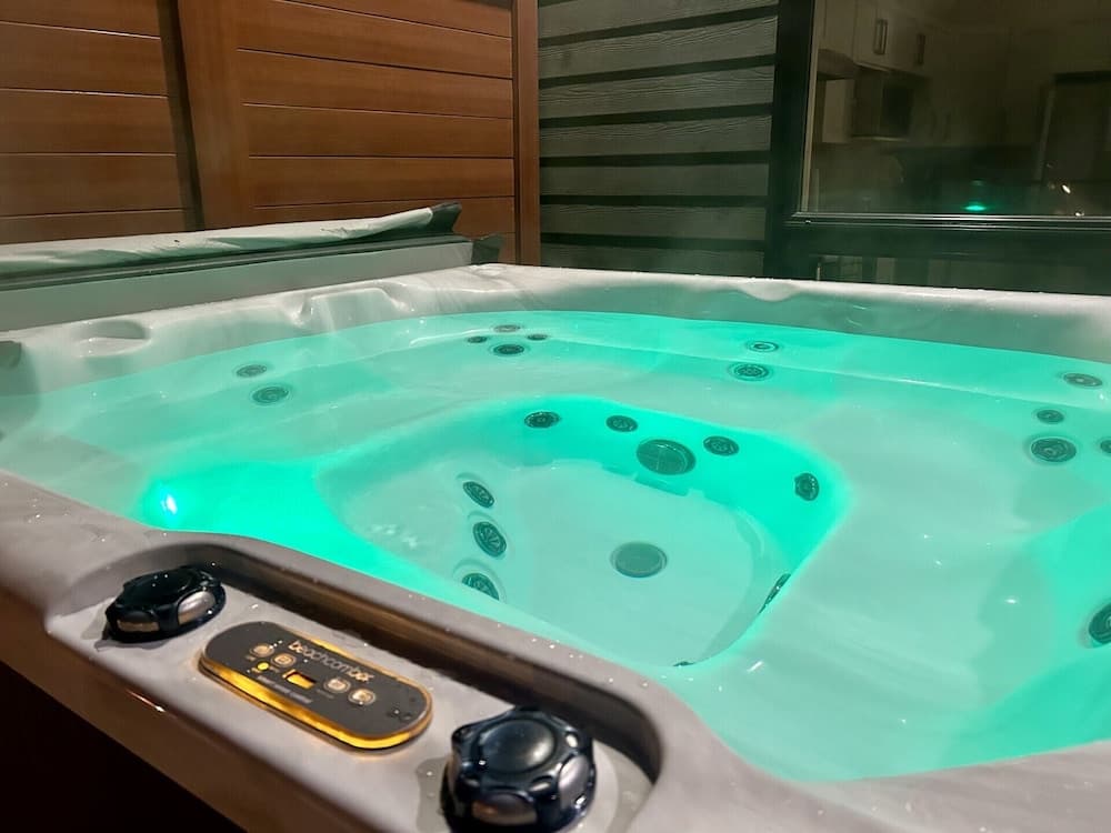 Private spa tub