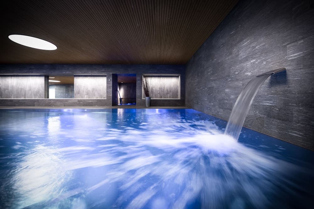 Pool waterfall