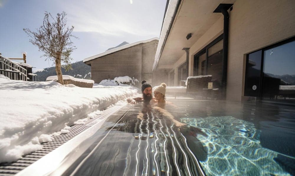 Indoor/outdoor pool