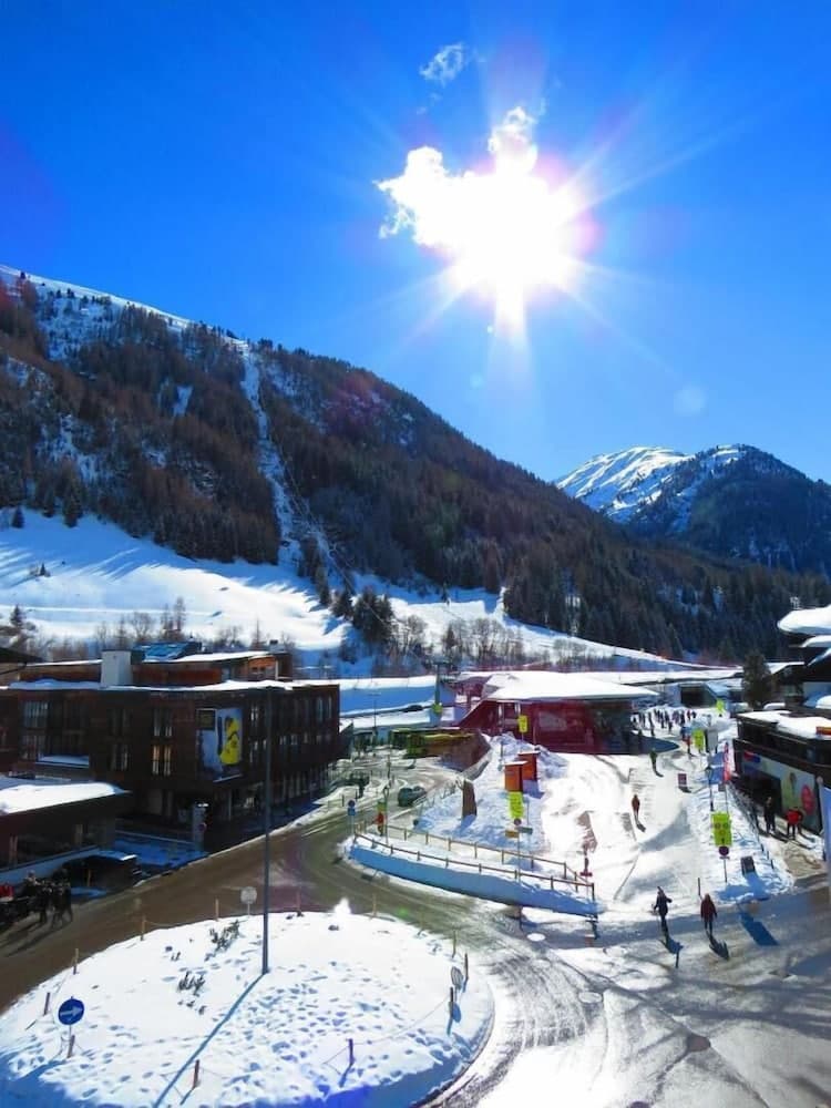 Snow and ski sports