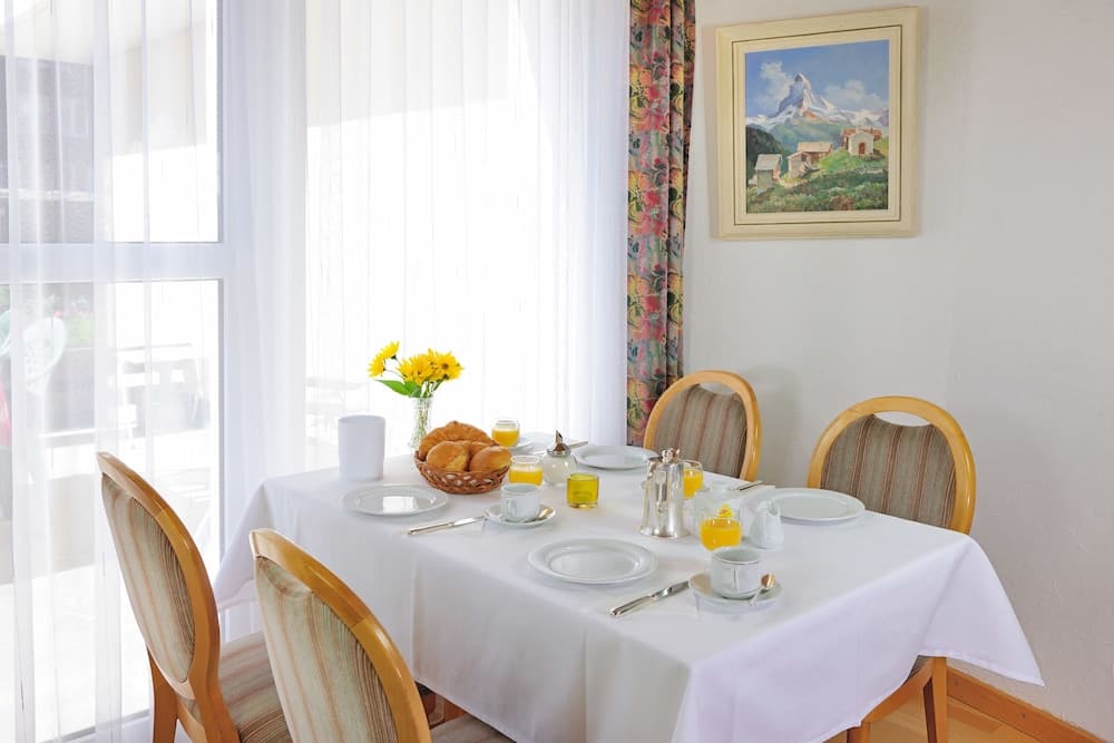 Breakfast area