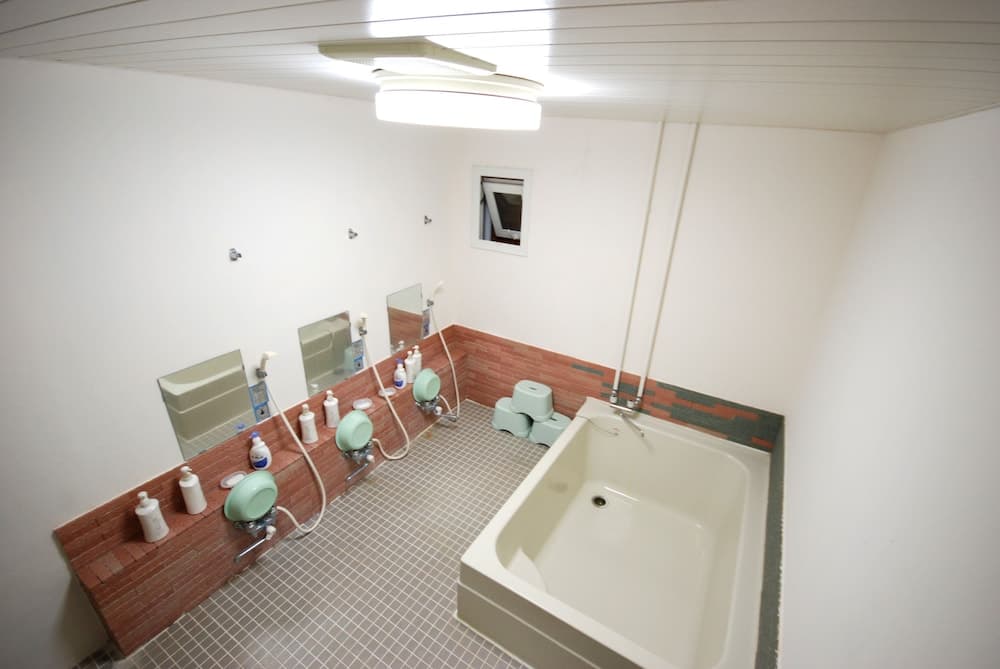 Indoor spa tub