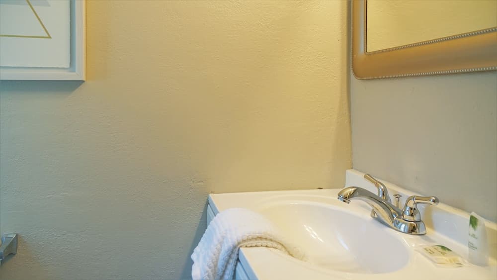 Bathroom sink