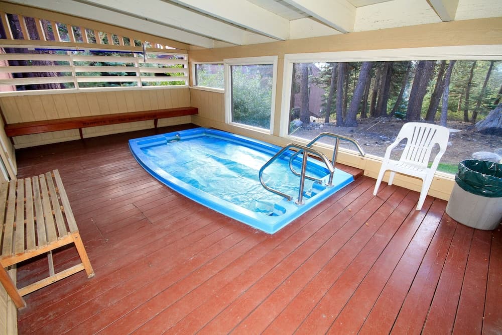 Indoor spa tub