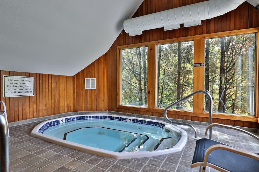 Indoor spa tub