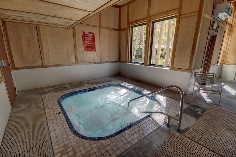 Indoor spa tub