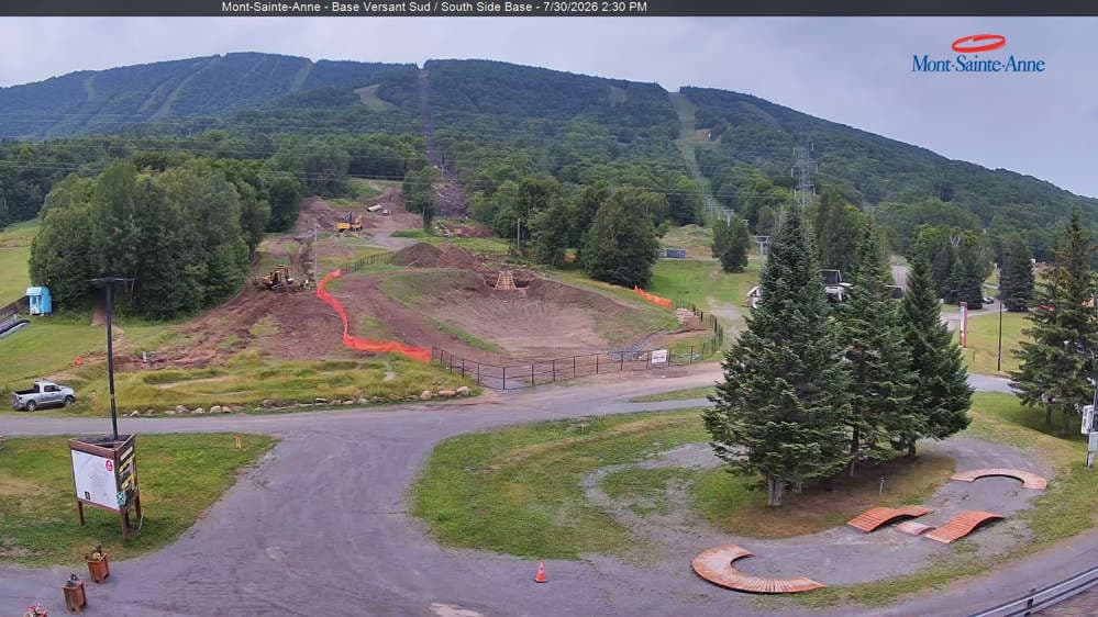 Mont Sainte-Anne - Base Versant Sud | South view Webcam