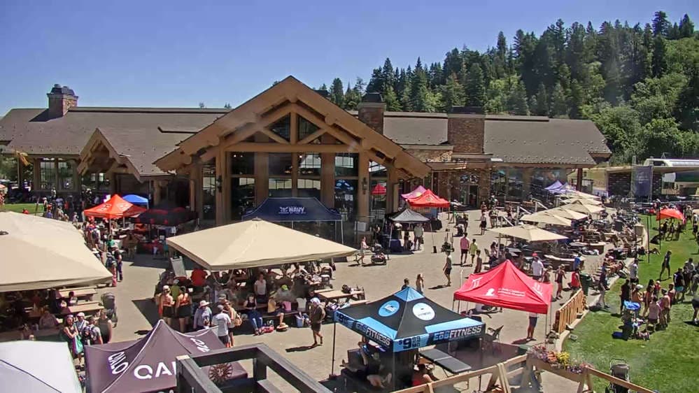 Earl's Plaza