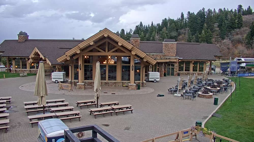 Earl's Plaza