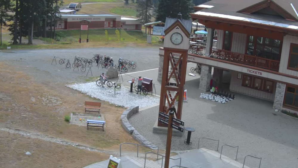 Stevens Pass - Courtyard