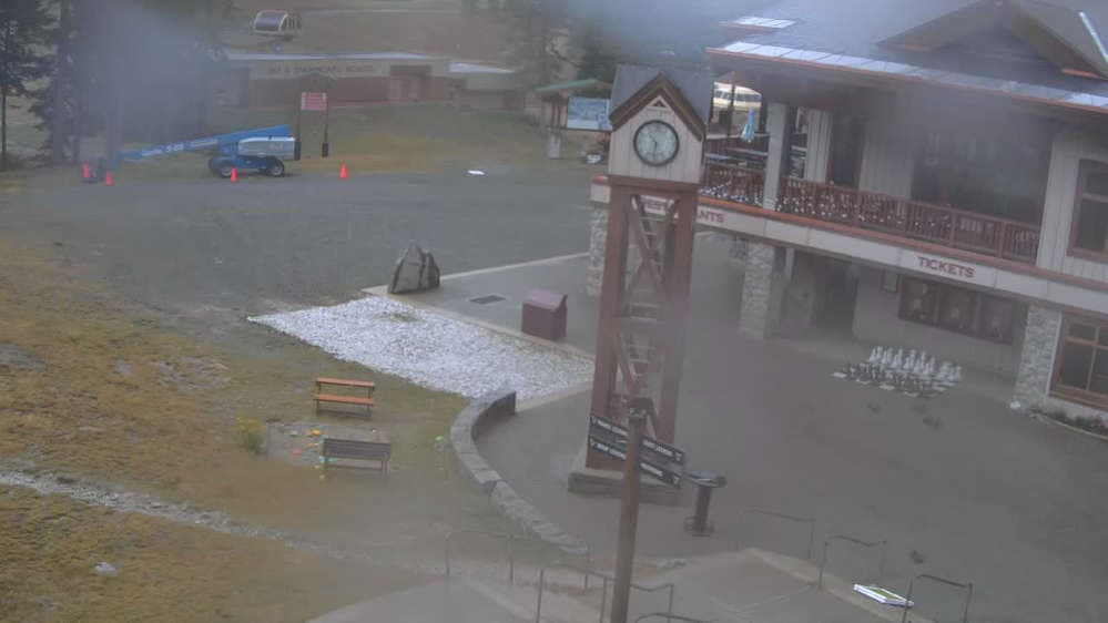 Stevens Pass - Courtyard