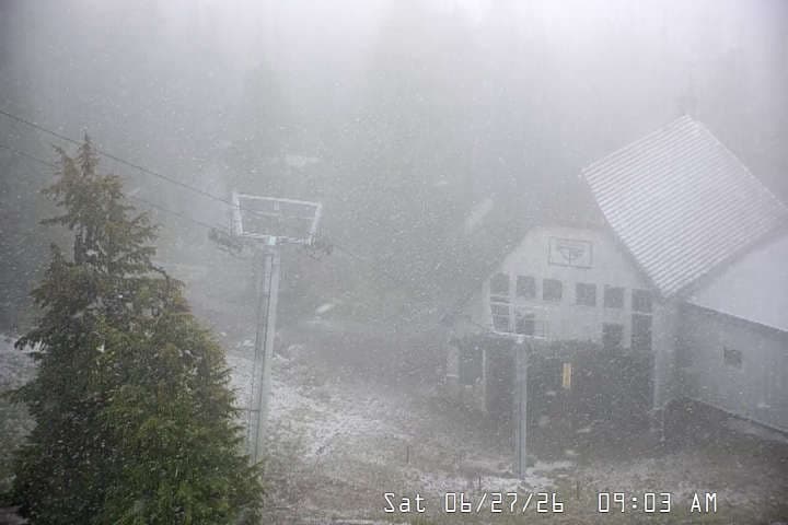 Timberline Lodge - Magic Mile webcam