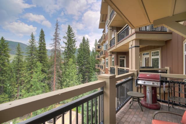 Lobby of Timbers and Lone Eagle by Keystone Resort