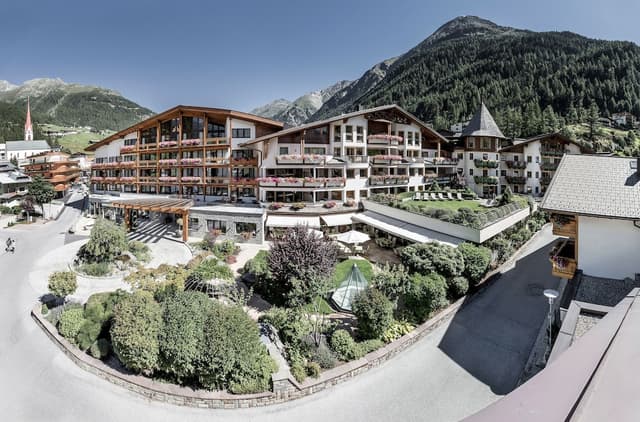 Lobby of Das Central - Alpine. Luxury. Life, Sölden