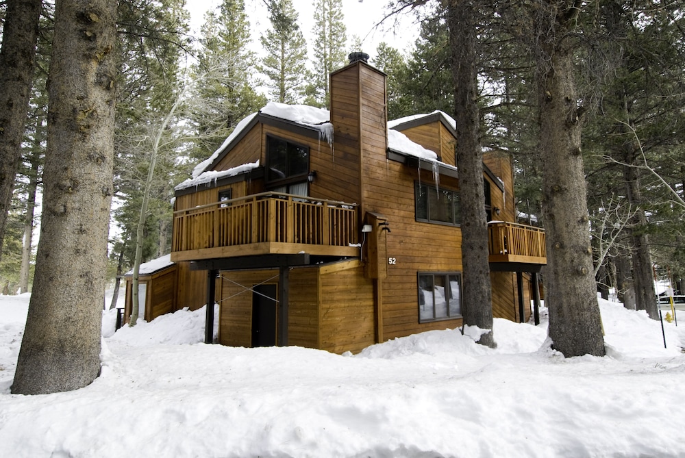 Mammoth Mountain ski packages Meadow Ridge Condos by Mammoth Slopes Lodging