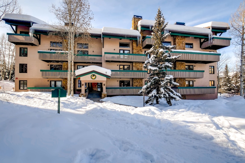 Steamboat ski packages Ptarmigan House by Resort Lodging Company