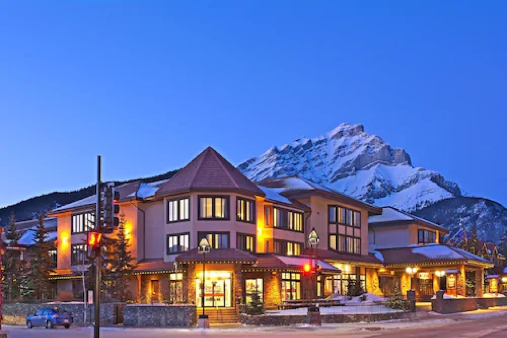 Mount Norquay ski packages The Elk & Avenue Hotel