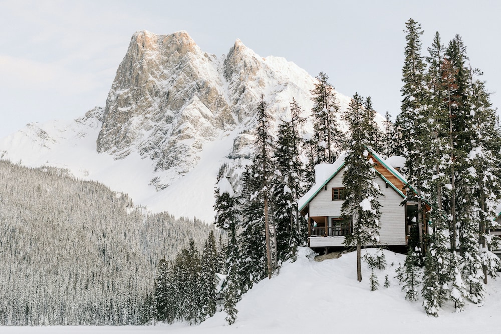 Banff ski packages Emerald Lake Lodge
