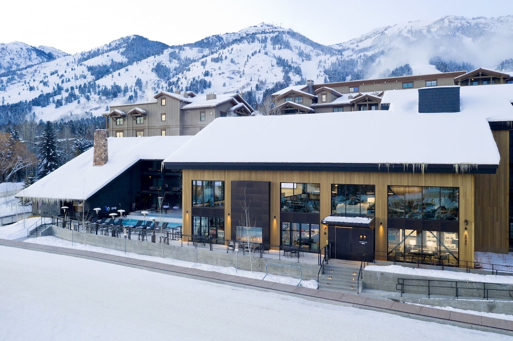 Jackson Hole ski packages Continuum Hotel