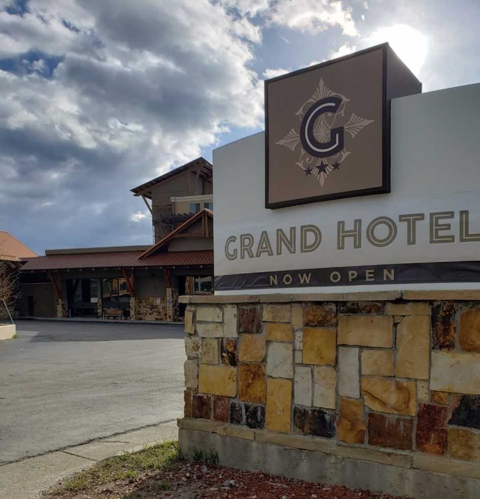 Arapahoe Basin ski packages The Grand Hotel, Ascend Hotel Collection