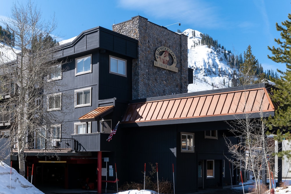 Palisades Tahoe (Squaw Valley) ski packages Red Wolf Lodge at Olympic Valley