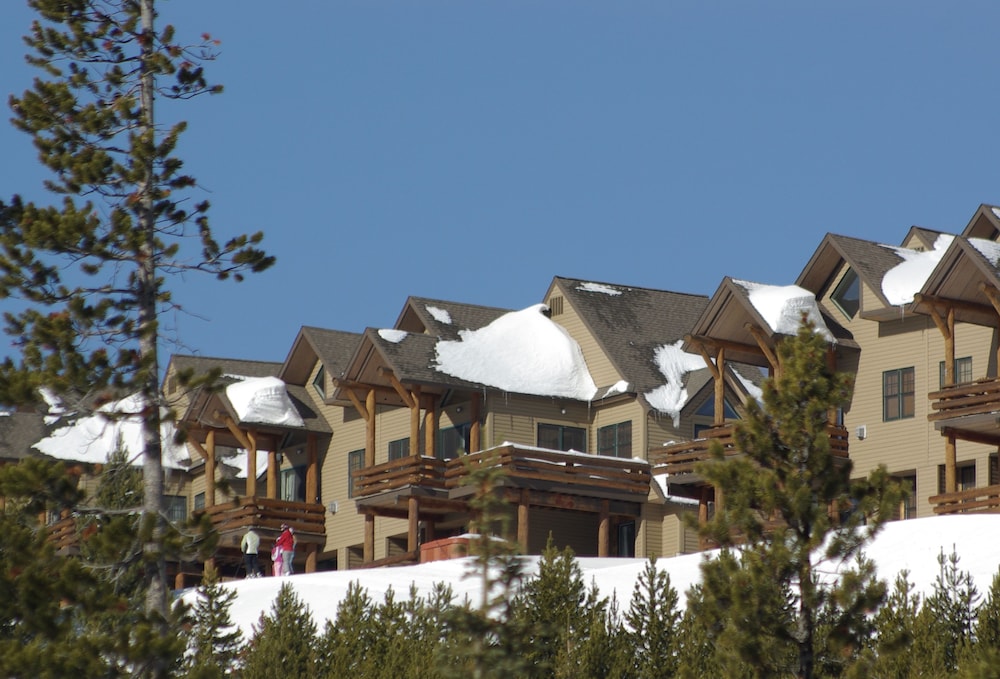 Big Sky Resort ski packages Saddle Ridge Townhomes Mid-Mountain
