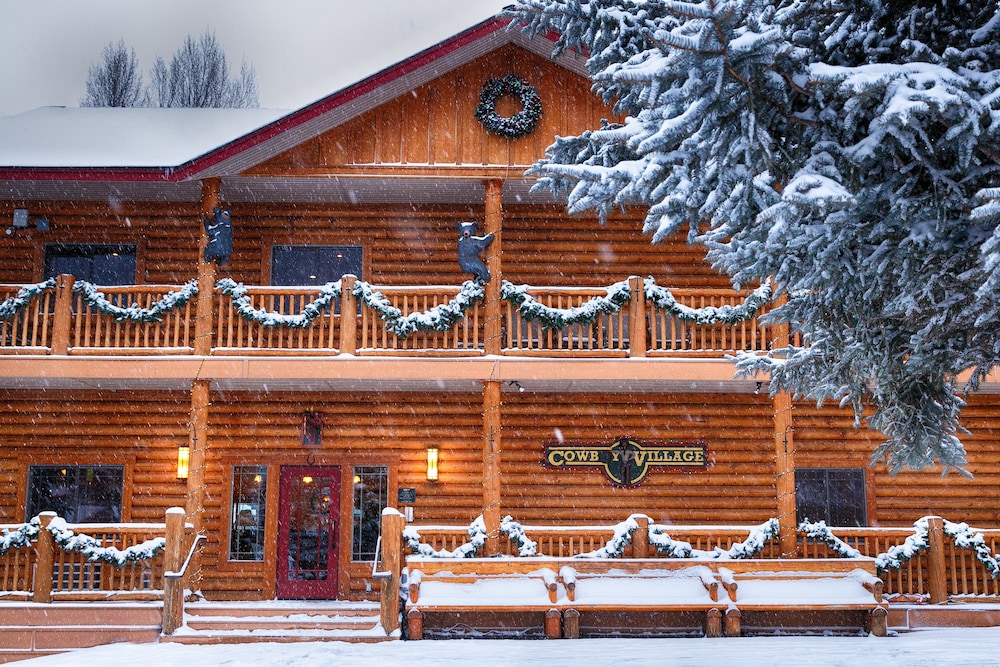 Jackson Hole ski packages Cowboy Village Resort