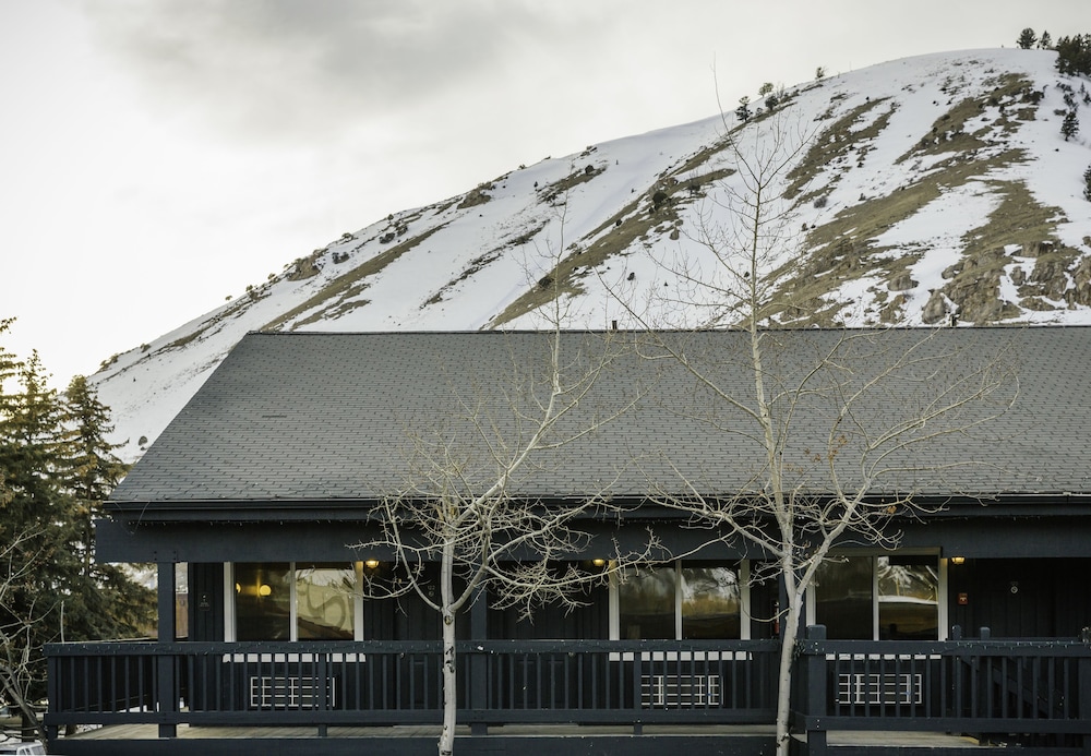 Jackson Hole ski packages Anvil Hotel