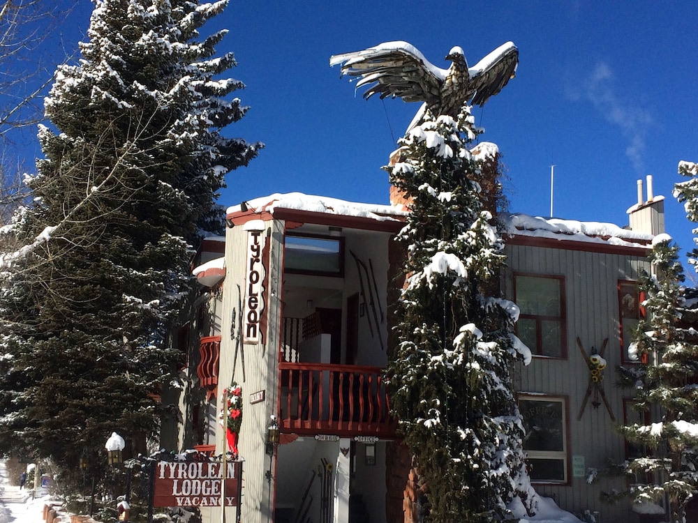 Aspen Snowmass ski packages Tyrolean Lodge