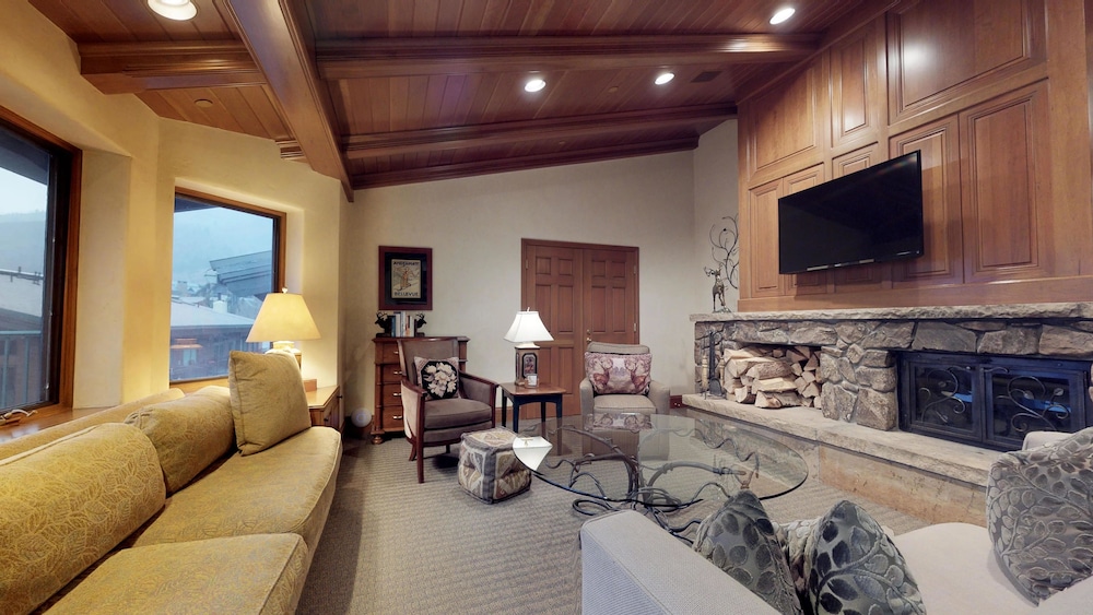 Vail ski packages Plaza Lodge by Destination