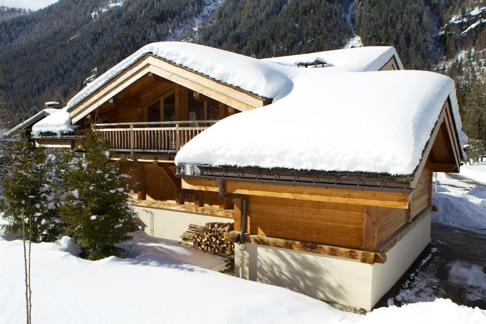 Chamonix Mont-Blanc ski packages Chalet Maya