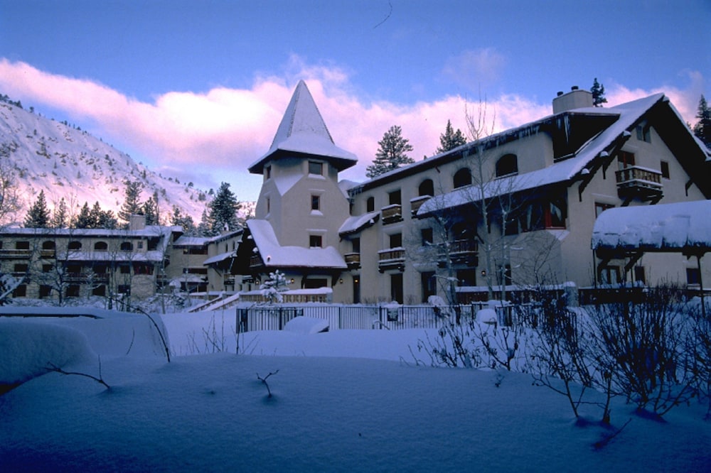 Palisades Tahoe (Squaw Valley) ski packages Worldmark by Wyndham Olympic Village Inn