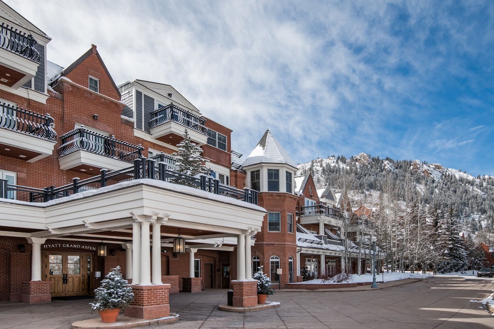 Aspen Snowmass ski packages Hyatt Residence Club Grand Aspen