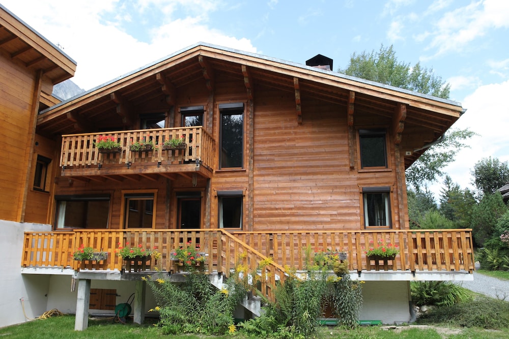 Chamonix Mont-Blanc ski packages Chalets - 5 Rooms - 6/8 Persons