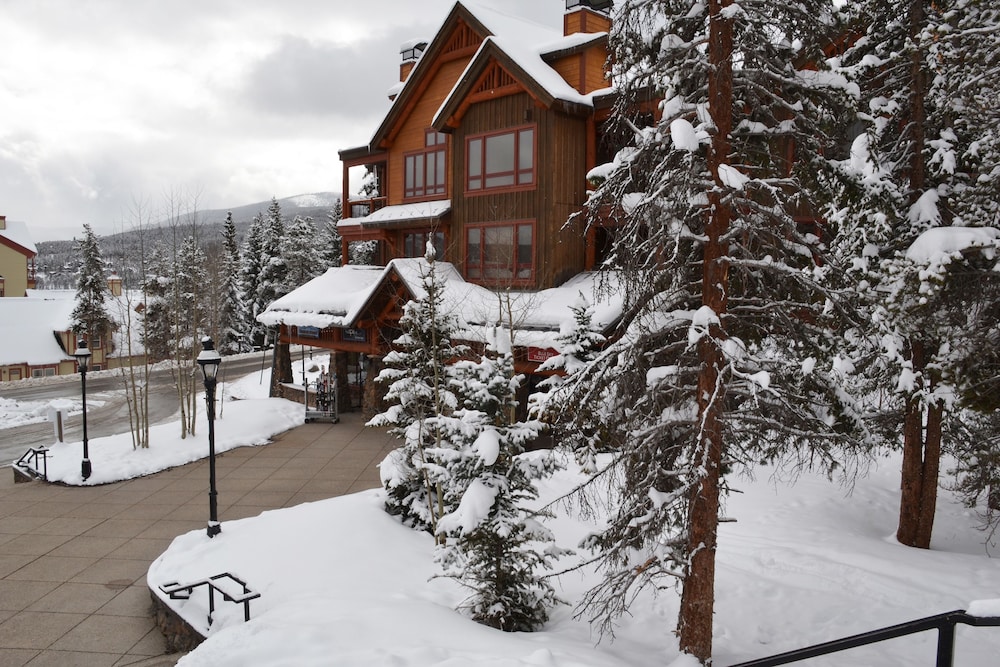 Breckenridge ski packages Los Pinos by Ski Village Resorts