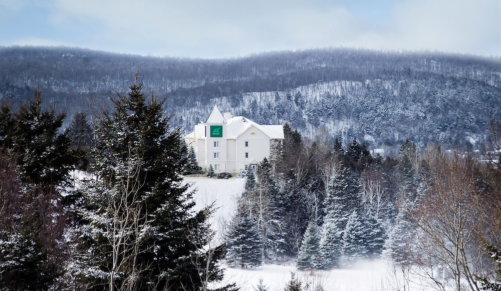 Mont Tremblant ski packages AX Hotel