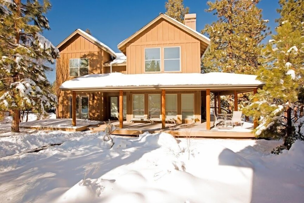 Mount Bachelor ski packages Wild Rapids 3 Bedroom Home by Redawning
