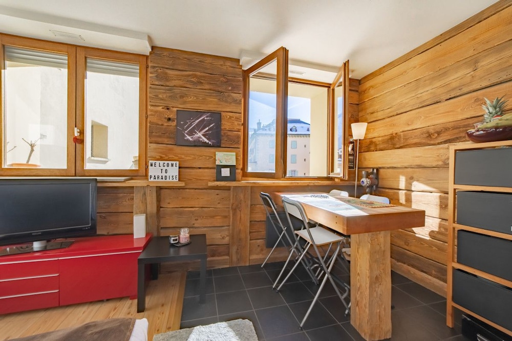 Chamonix Mont-Blanc ski packages Le Carlton Private Apartment