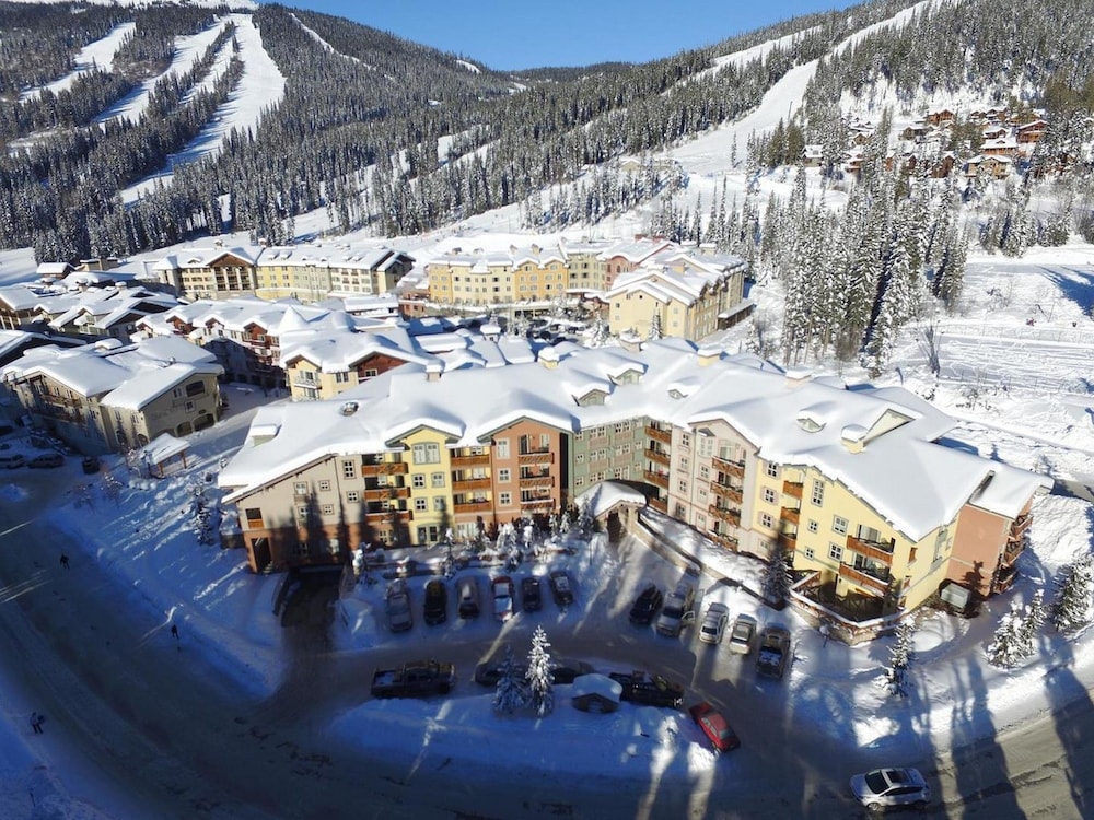 Sun Peaks ski packages Fireside Lodge #413 By Bear Country