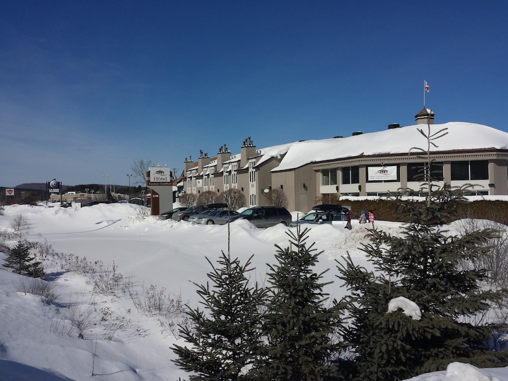 Mont Tremblant ski packages Hotel Vacances Tremblant