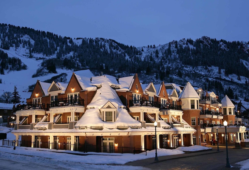 Aspen Snowmass ski packages Hyatt Grand Aspen by Frias Properties