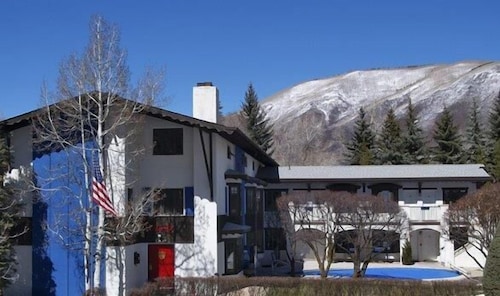 Aspen Snowmass ski packages St. Moritz Lodge & Condominiums