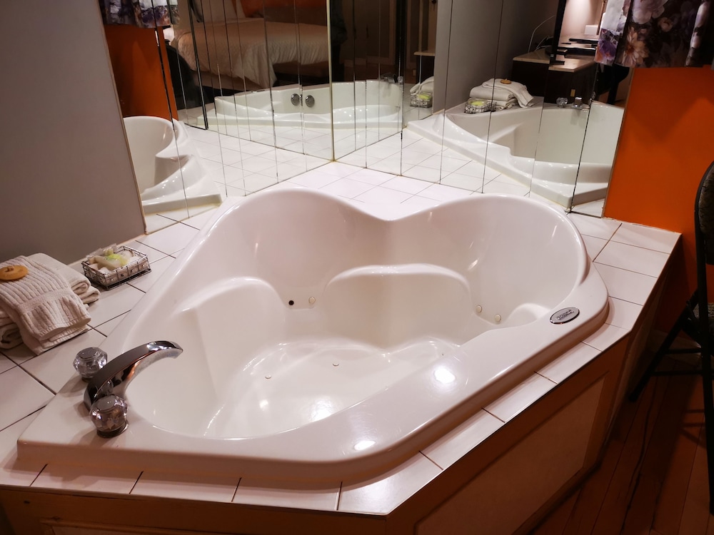 Private spa tub